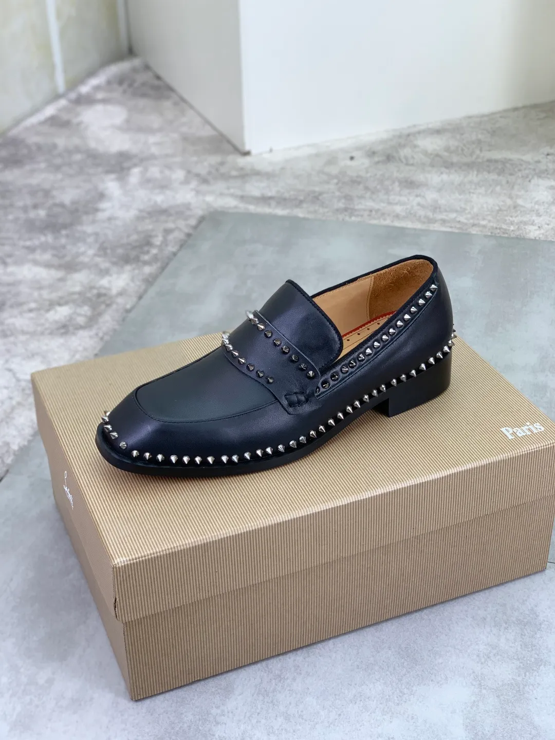 Men's shoes 💰P760 new style 💰high version 🇮🇹 CL red bottom series top purchasing original order series🔍🔍/🇮🇹Italian imported cowhide, imported genuine leather lining💪💪, completely 1⃣️ vs 1⃣️🇮🇹💪💪, ⚠Sole: The original sole provided by the original factory, the exclusive movable molded sole is super comfortable, ⚠Original factory follow-up goods, 🔍🔍high quality, you can come in and out at will, welcome to compare ⚠Size: 38-44 (45 46 can be customized)
